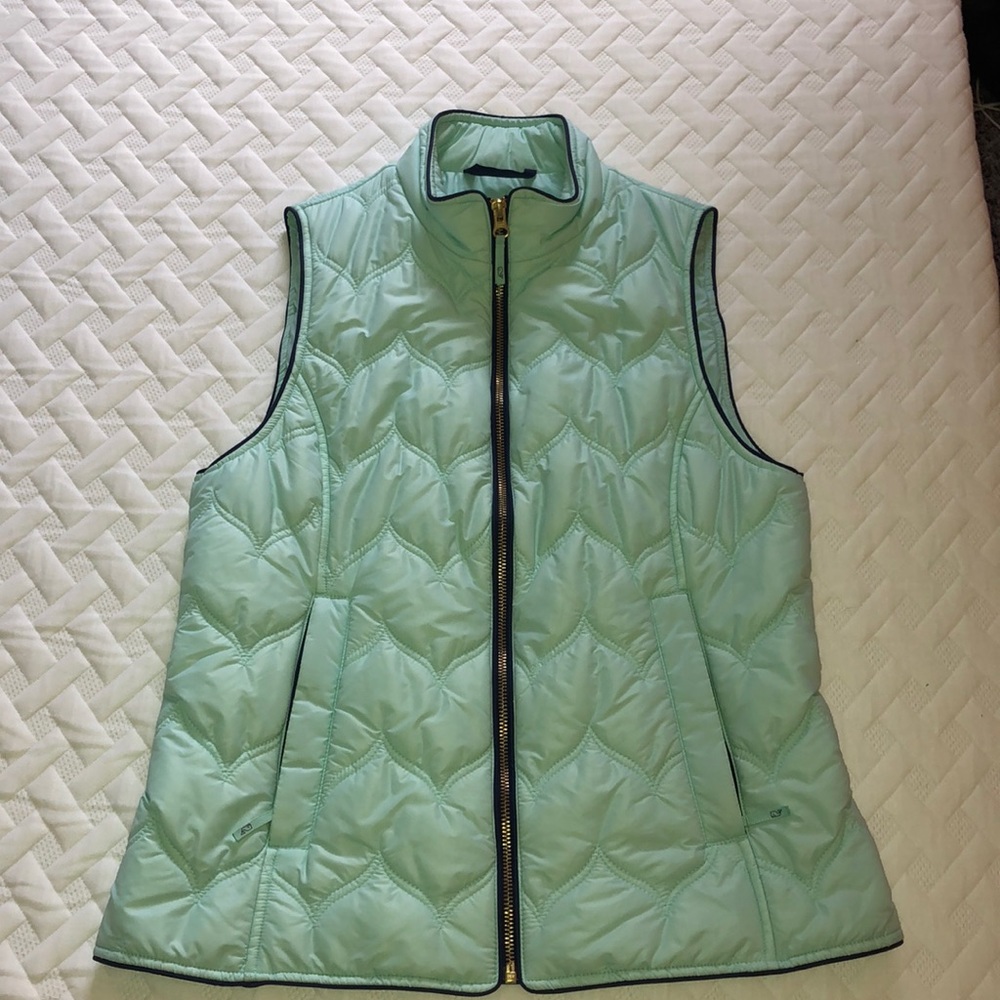 Vineyard vines mint vest!